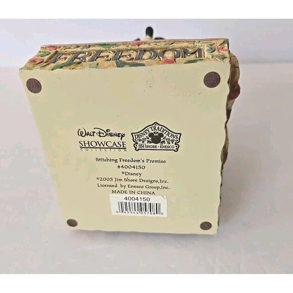 Jim Shore 2005 Disney Minnie Mouse "Stitching Freedom's Promise" Flag - Picture 6 of 8